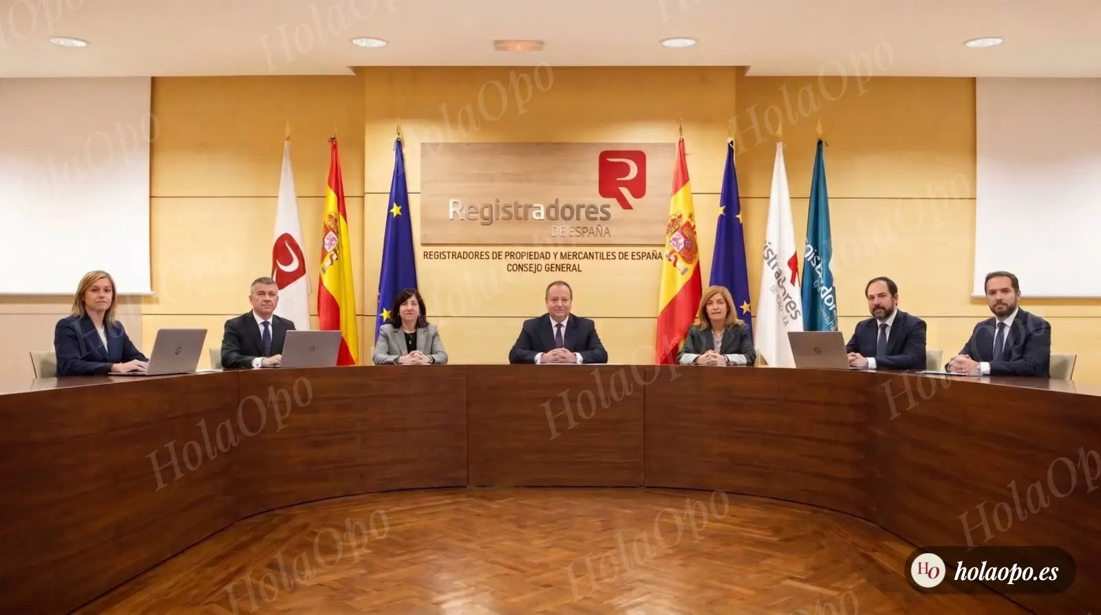 El tribunal de Registros de la Propiedad en Hola Opo: siete personas ante el rótulo de Registradores de España